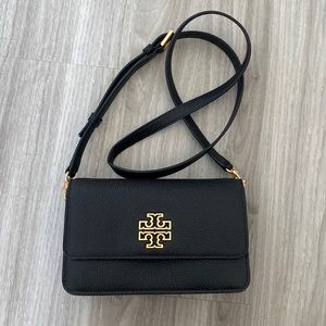 Black Tory Burch purse with interchangeable straps